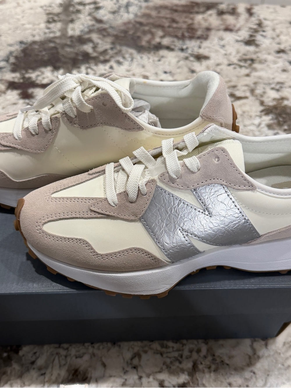 New Balance 327 Women's Cream & Silver Retro
